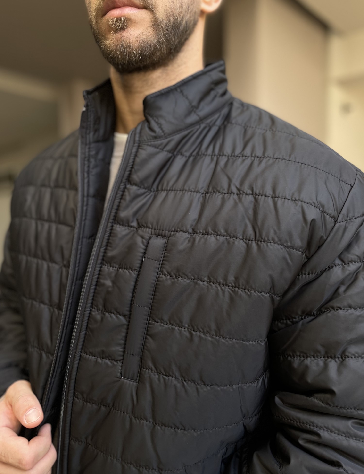 Ανδρικό μαύρο καπιτονέ μπουφάν με γιακά Plus Size EP442 φωτογραφία